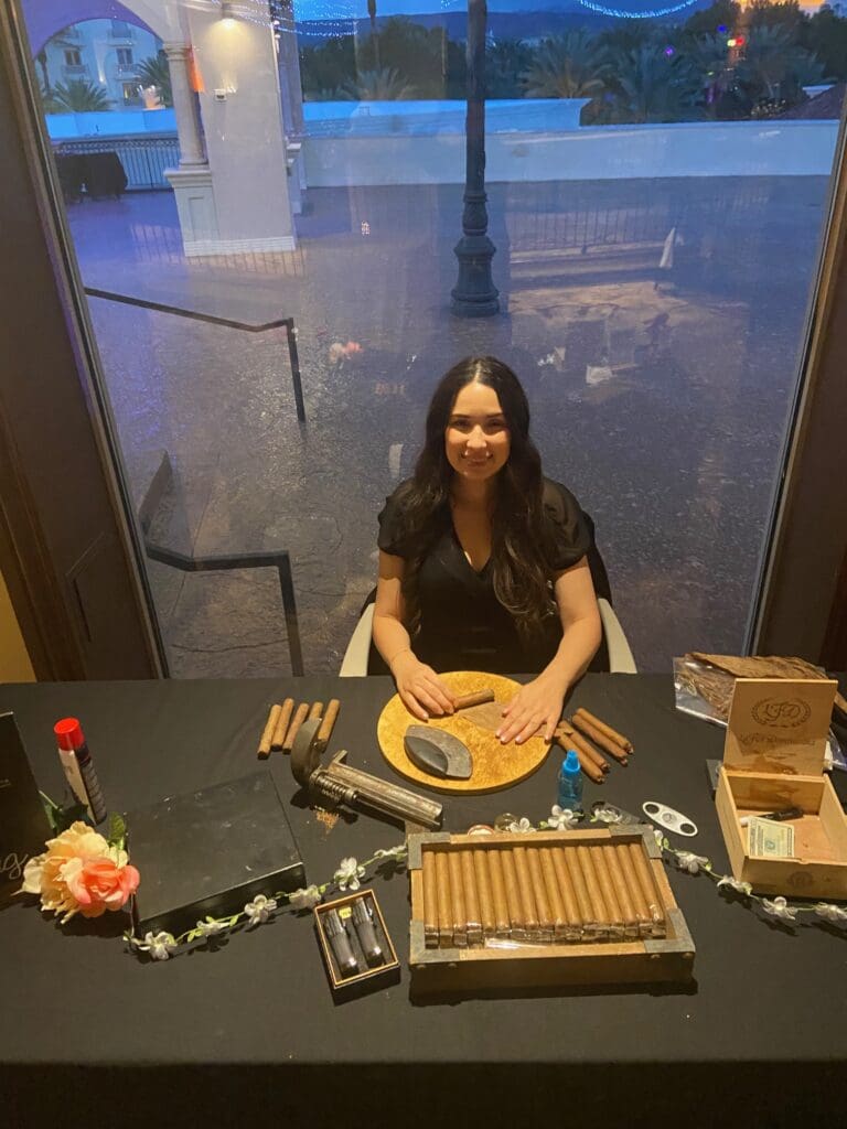 female cigar rollers