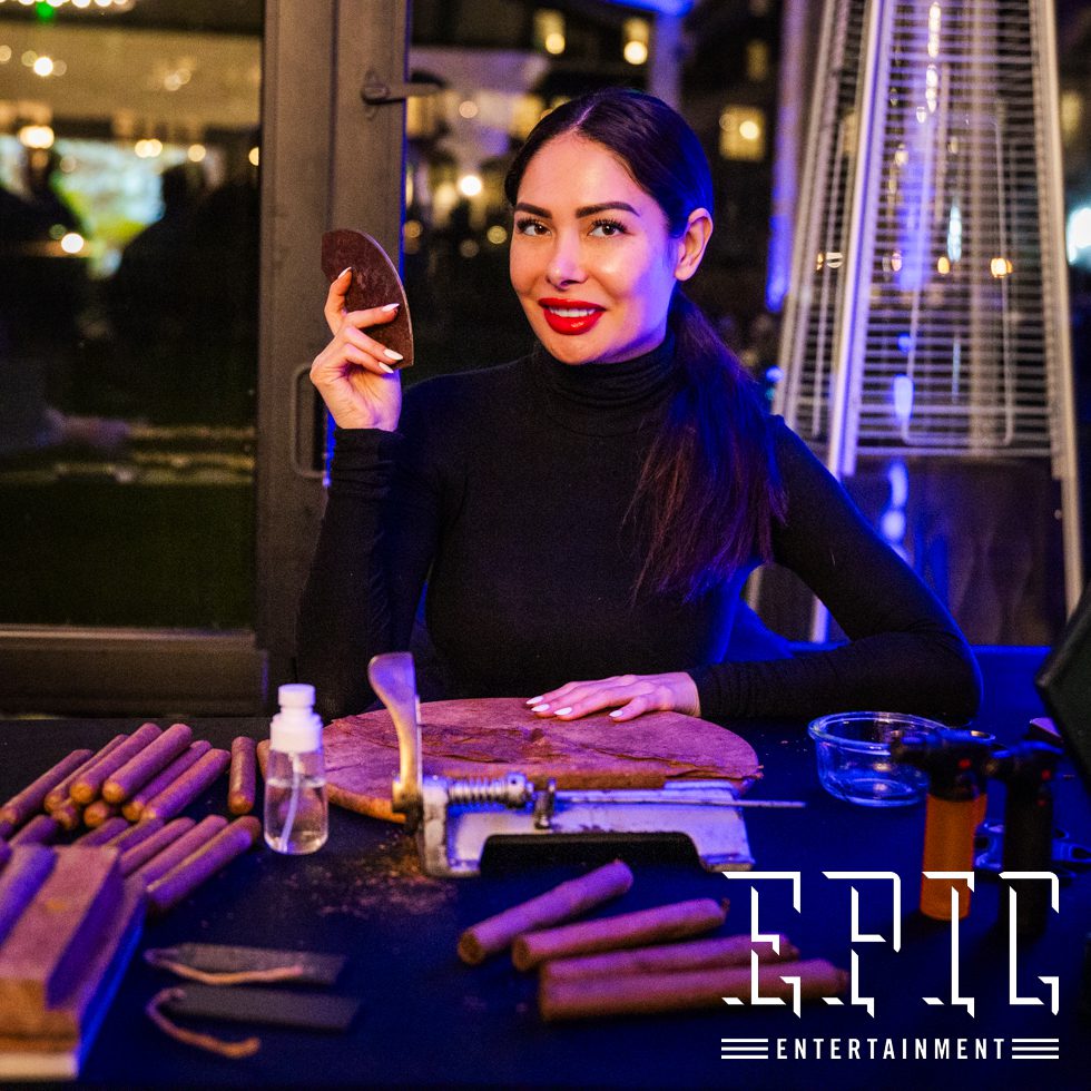 live cigar rolling from a Las Vegas cigar roller.